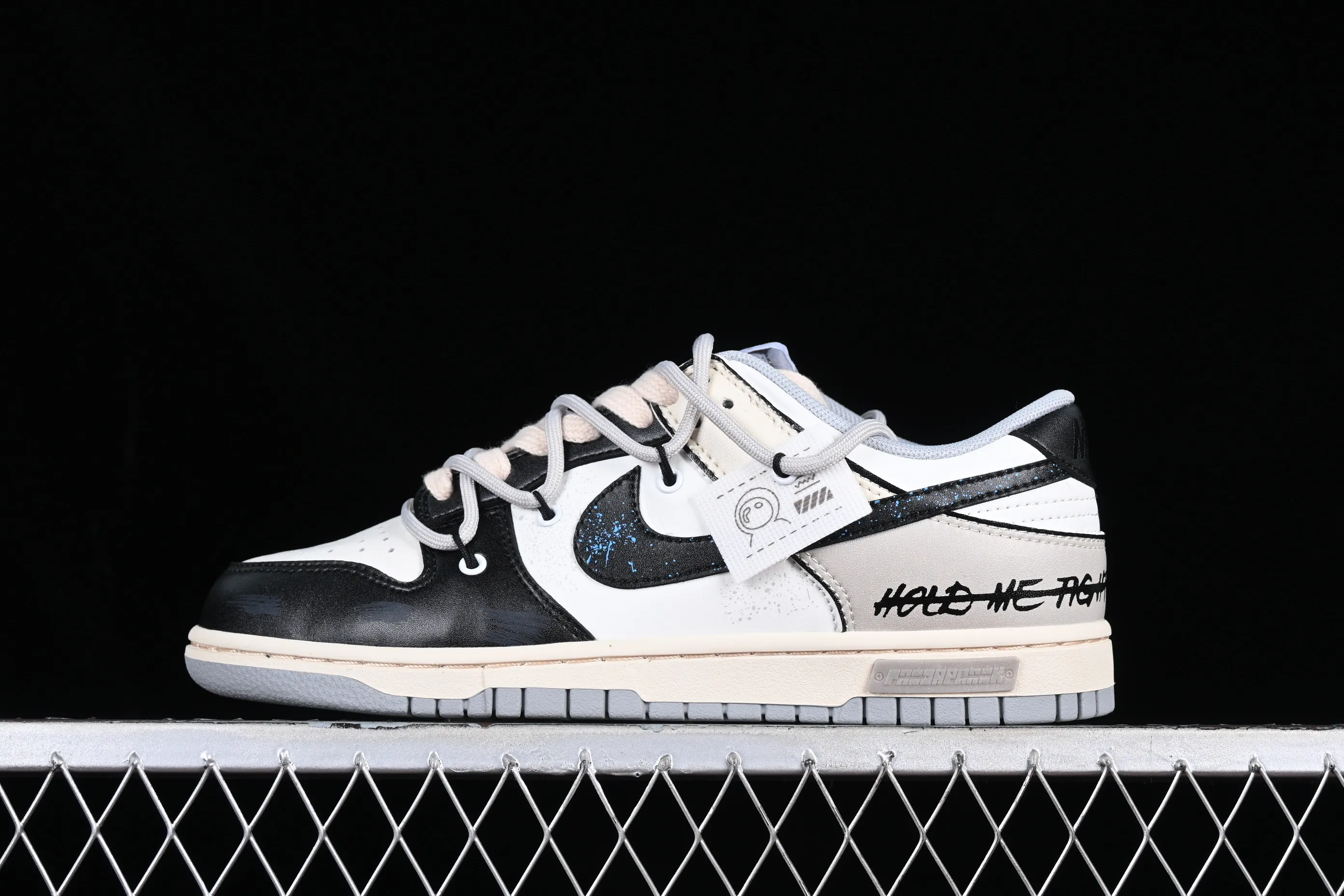 All Categories Nk SB Dunk Series Nk SB Dunk Low Low-top sneakers Nk Dunk Low Retro Panda Prank Space Exploration Star Trek Customized version of deconstructed straps retro distressed Panda low-top sneakers DJ6188-003